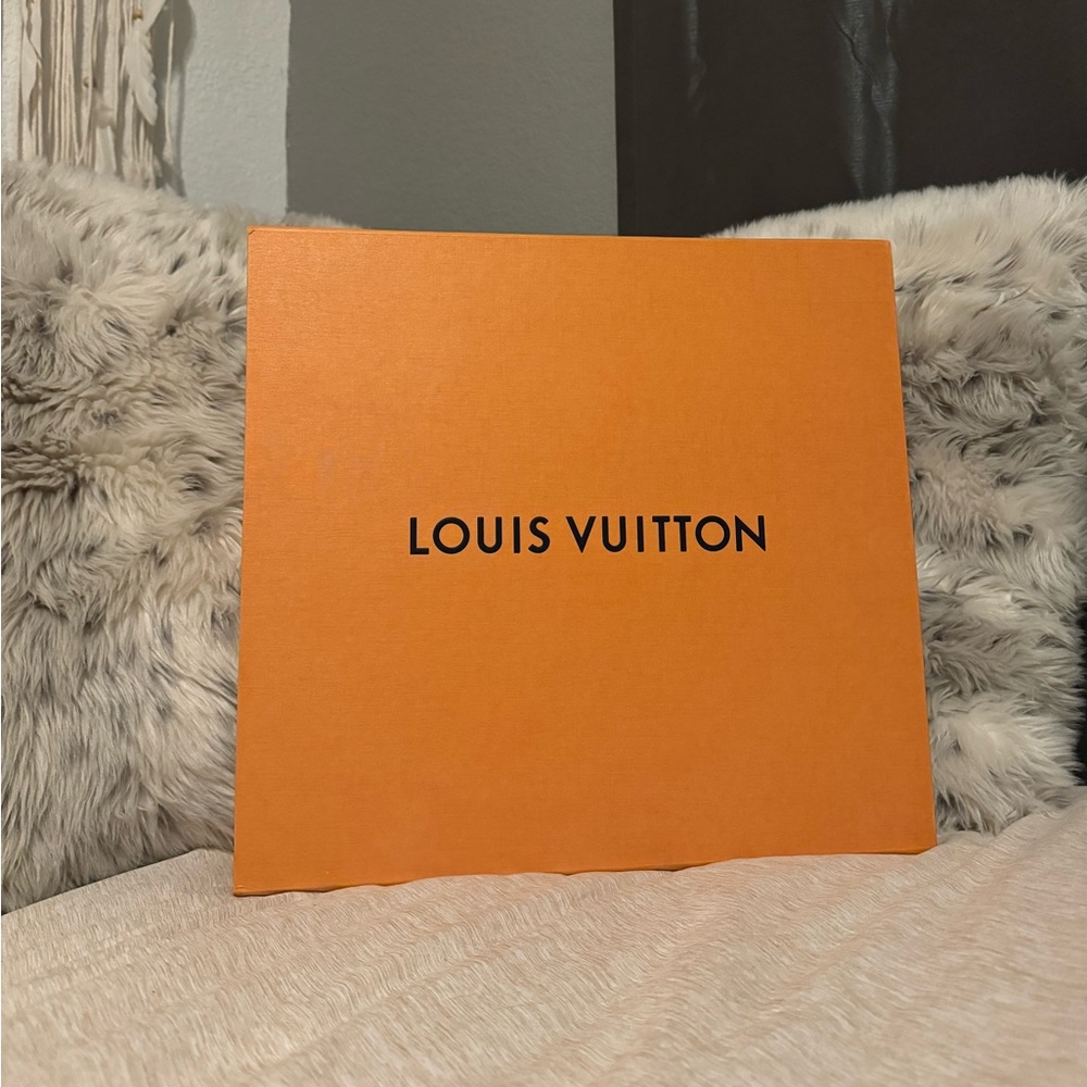 LOUIS VUITTON
Empreinte Pochette Metis Marine Rouge